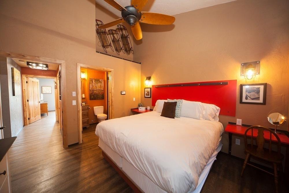 Log Cabin Lodge & Suites photo 38