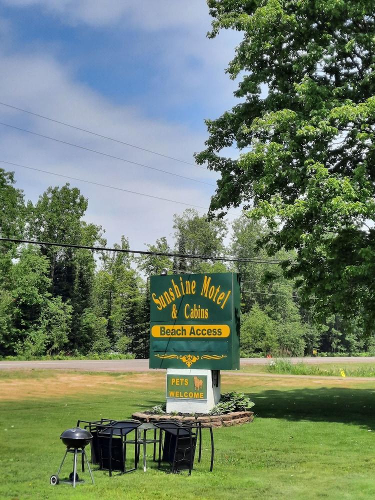 Sunshine Motel and Cabins photo 26
