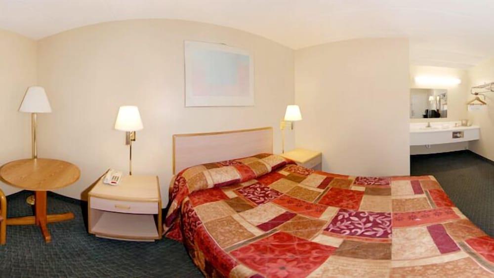 Econo Lodge Franklin - Springboro photo 3