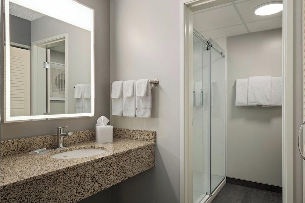 Courtyard by Marriott La Crosse photo 12