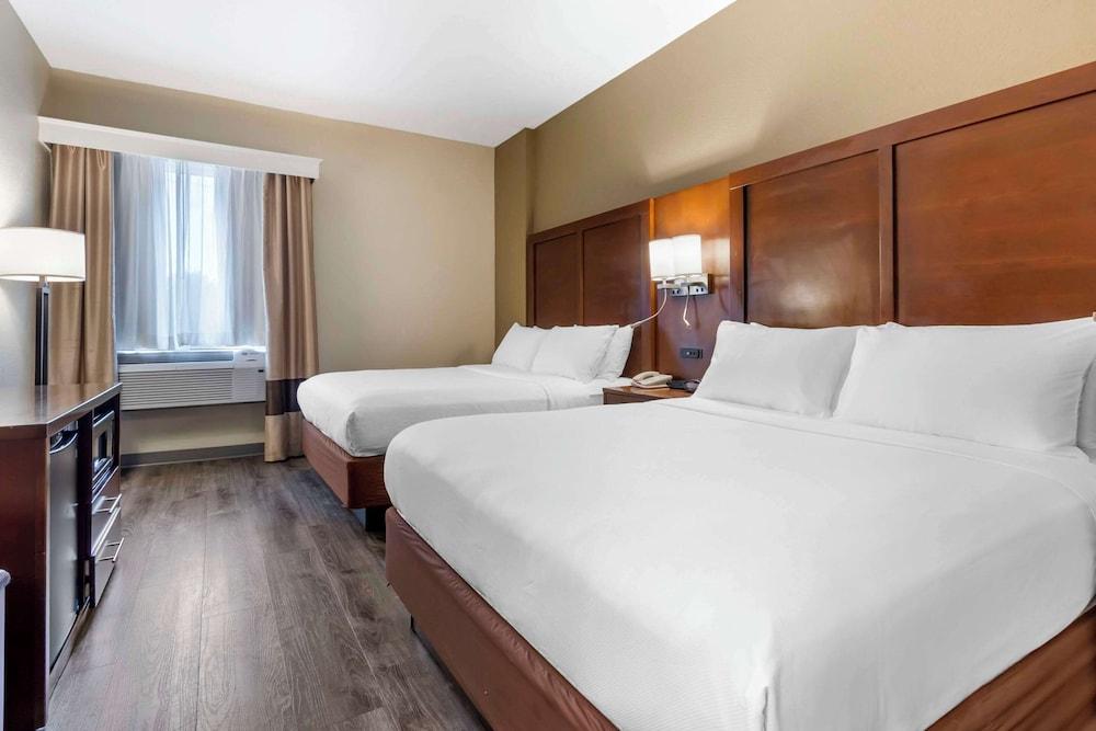 Comfort Suites photo 13