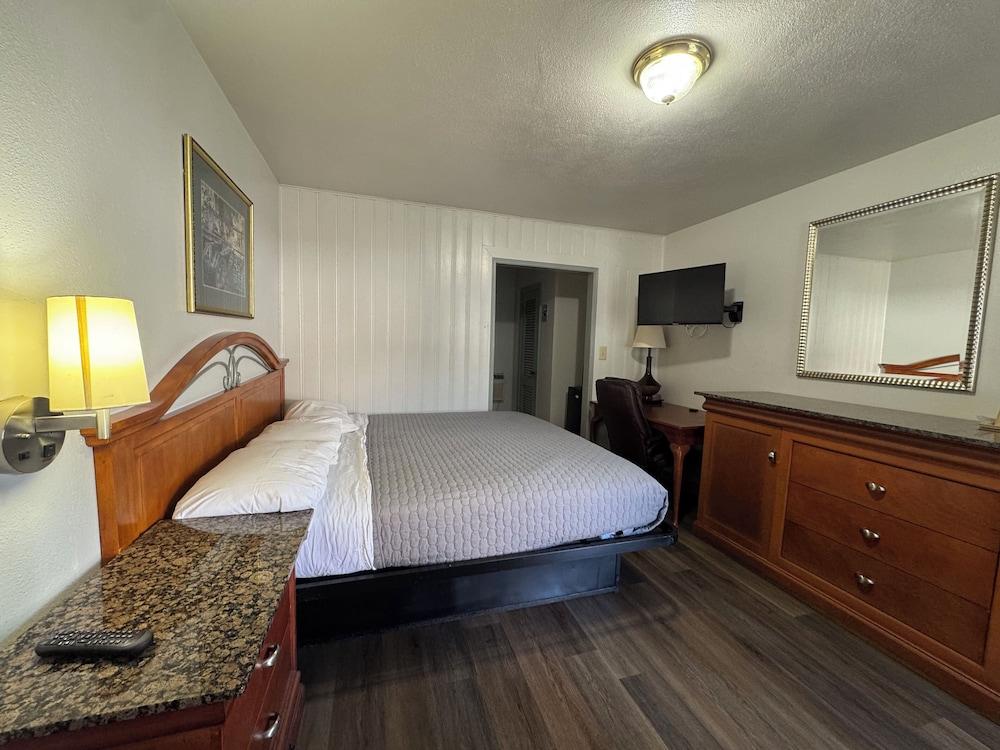 Royal Inn photo 5
