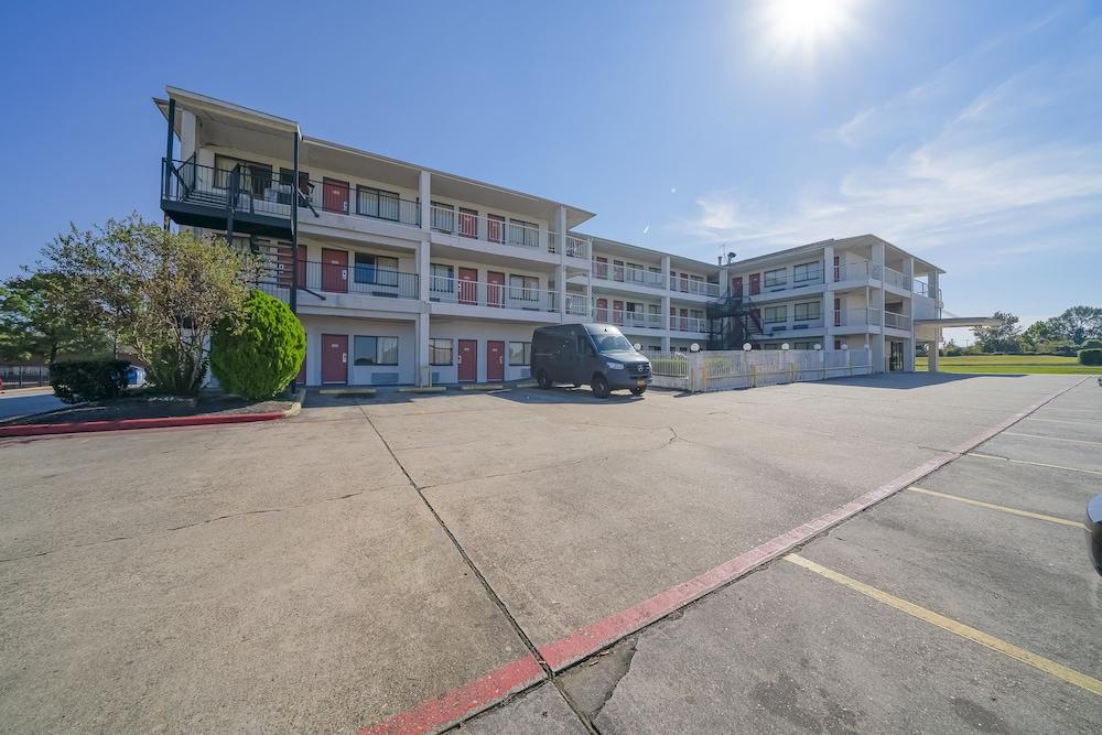 Americas Best Value Inn & Suites Humble photo 11