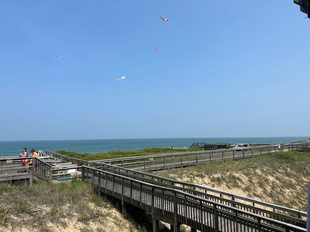 Outer Banks Beach Club photo 60