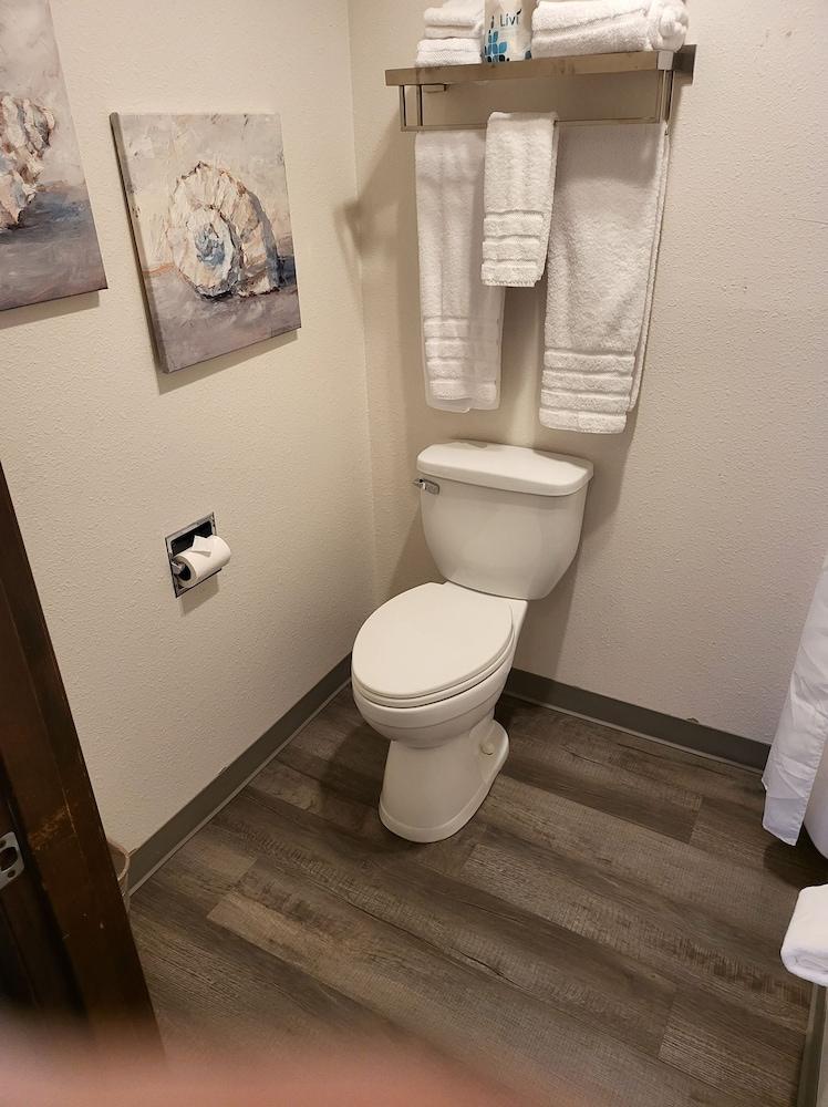 Lakeshore Lodge photo 6