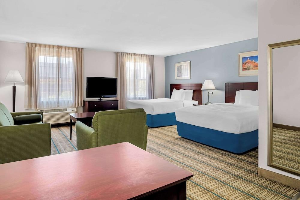 MainStay Suites Addison-Dallas photo 18