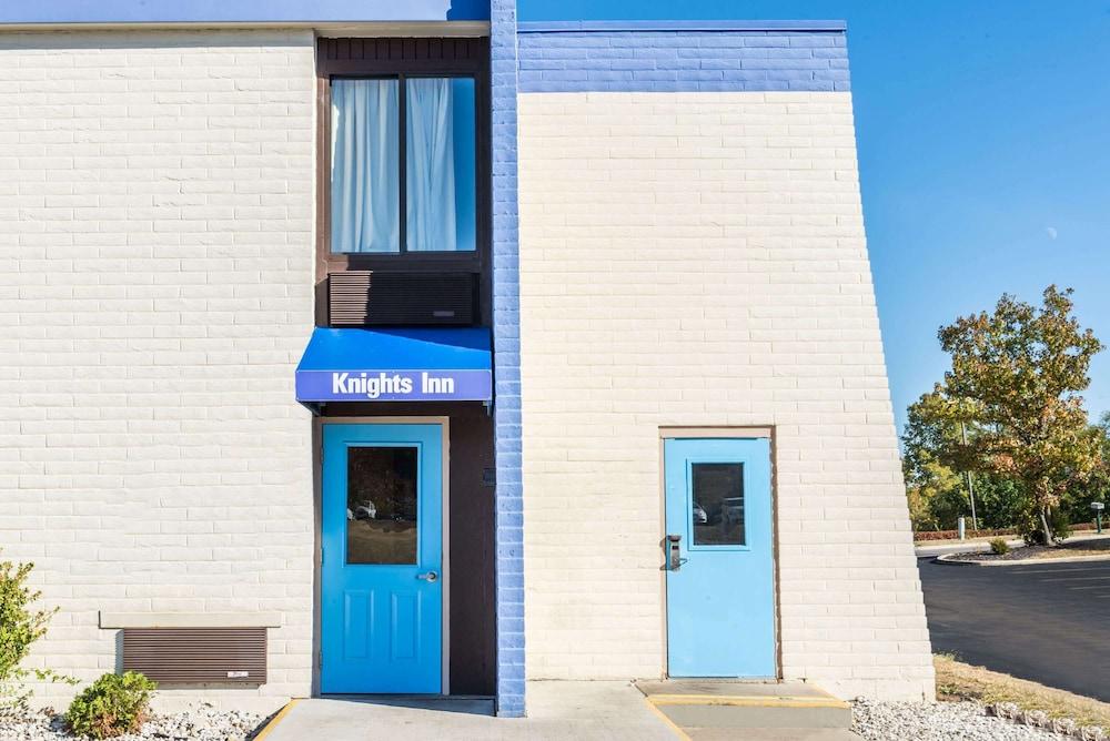 Knights Inn Dayton at Poe Ave photo 1