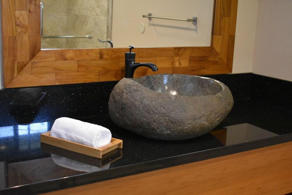 Hilo Beach House Inn photo 37