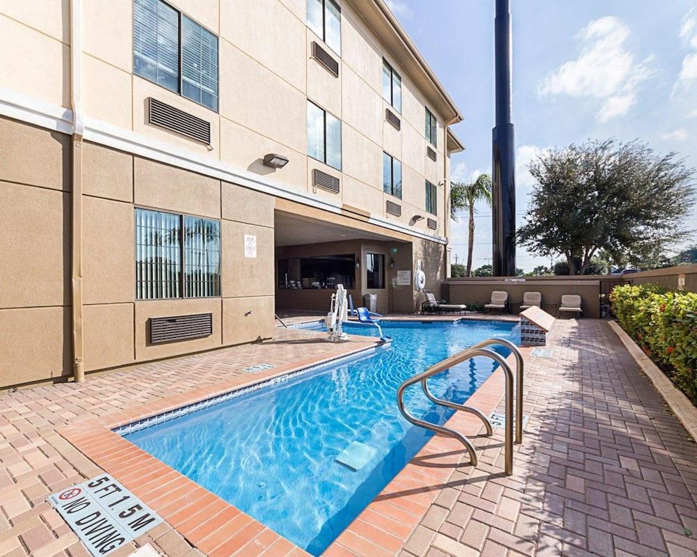 Comfort Suites McAllen photo 10