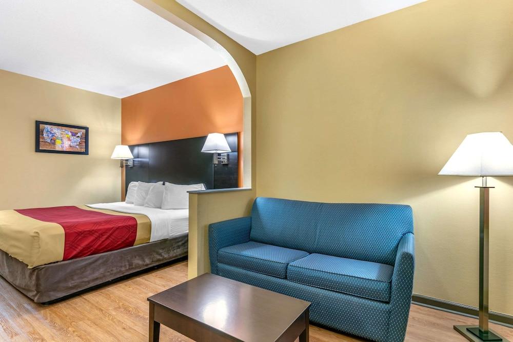 Econo Lodge Northport - Tuscaloosa photo 21