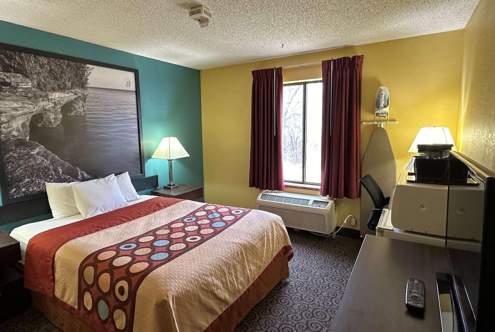 Super 8 by Wyndham Appleton photo 19