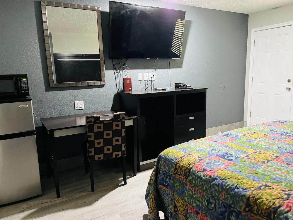 Town House Motel photo 44