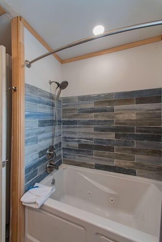 Edgewater Resort photo 100
