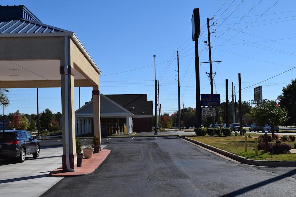 Royal Inn Douglasville photo 18