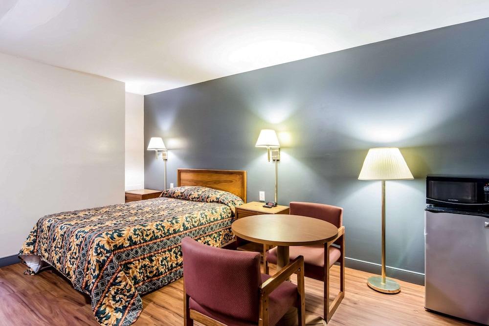 Rodeway Inn Richmond South photo 3