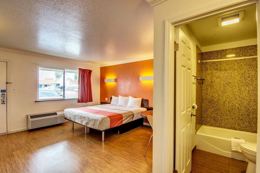 Motel 6 Manteca, CA photo 9