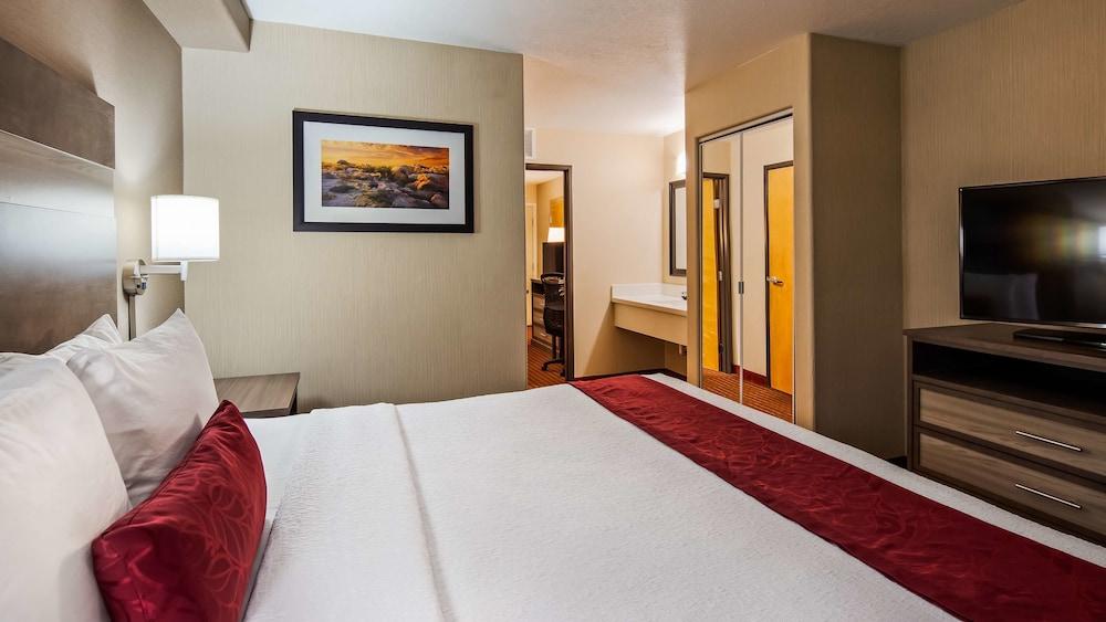 Best Western Plus Executive Suites photo 29