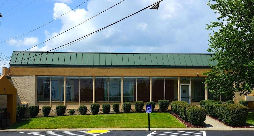 Baymont by Wyndham Richmond KY photo 82