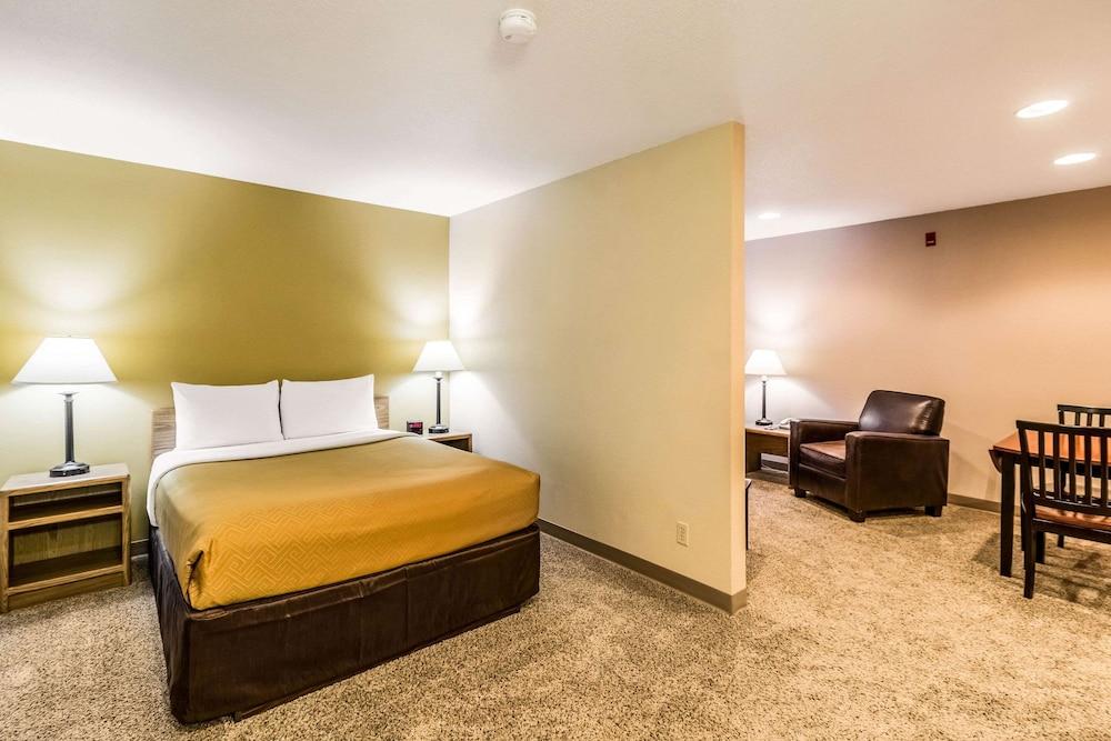 Econo Lodge Valley City photo 25