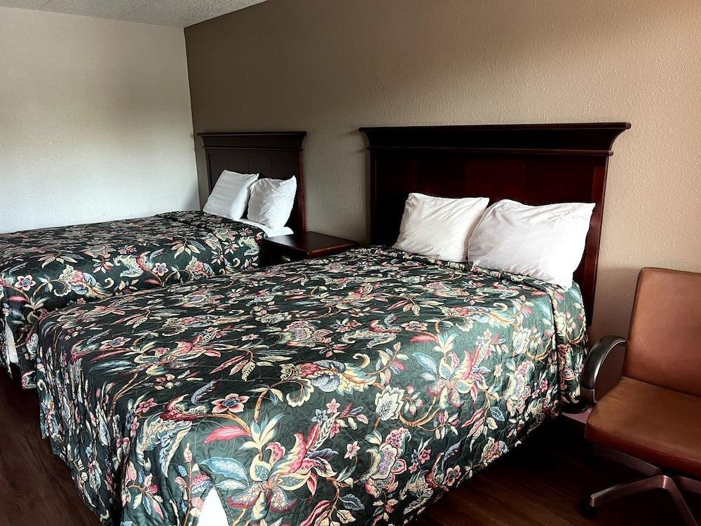 Budget Plaza Motel photo 10
