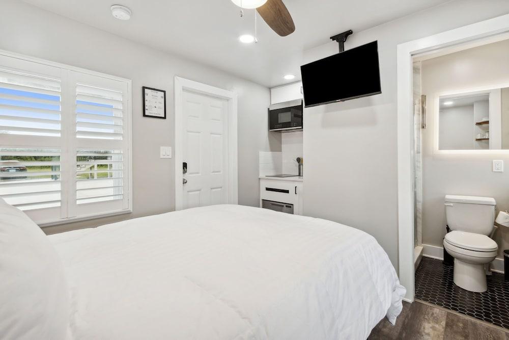 Beach 5 Villas - Immaculate 300 steps from the Ocean photo 42