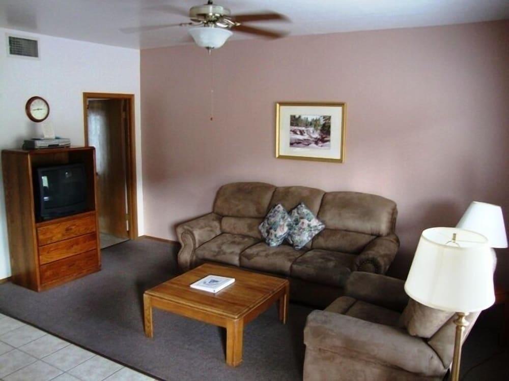 Roundhouse Resort photo 13