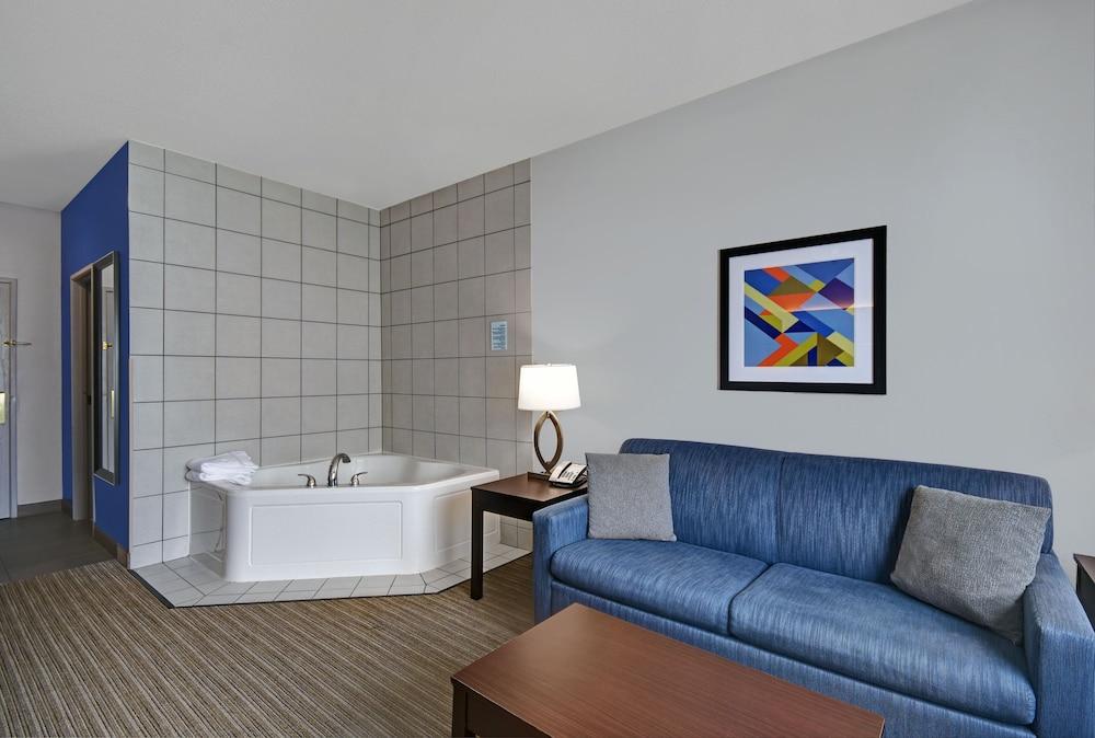 Holiday Inn Express Adrian by IHG photo 17