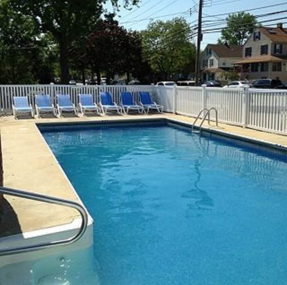 Pelican Point Motel photo 21