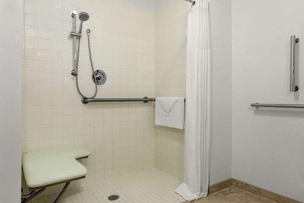 Four Seasons Inn photo 7