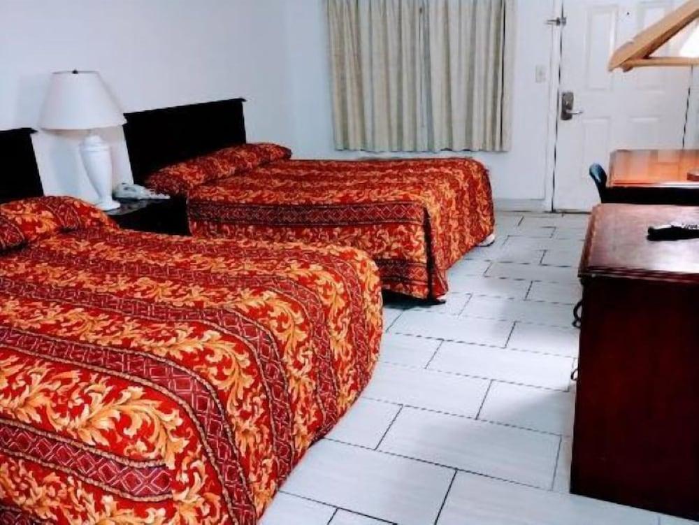 Budget Inn Cocoa photo 33