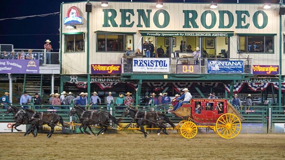 Reno Suites photo 37