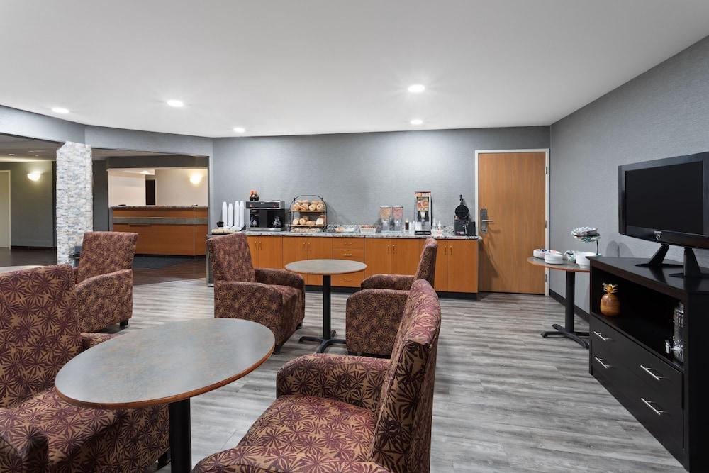 Americas Best Value Inn & Suites Racine photo 39