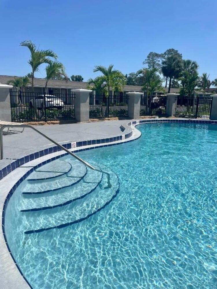Super 8 by Wyndham Kissimmee/Orlando photo 38