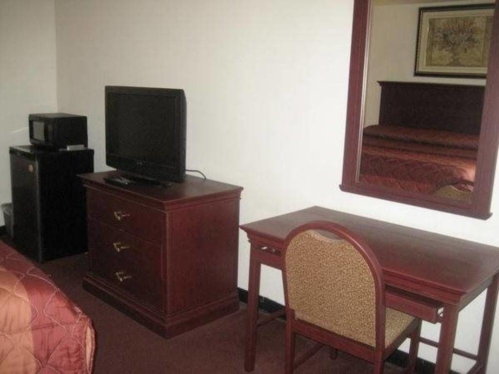 Executive Inn photo 13