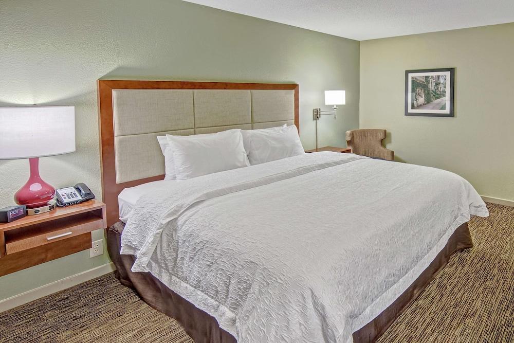 Hampton Inn Savannah-I-95-North photo 3