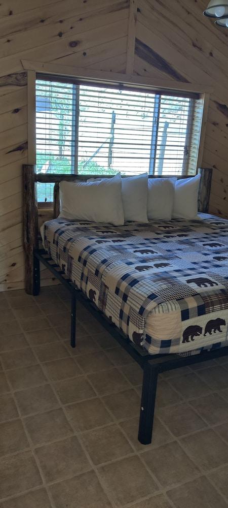 Twin Pines Lodge & Cabins photo 30