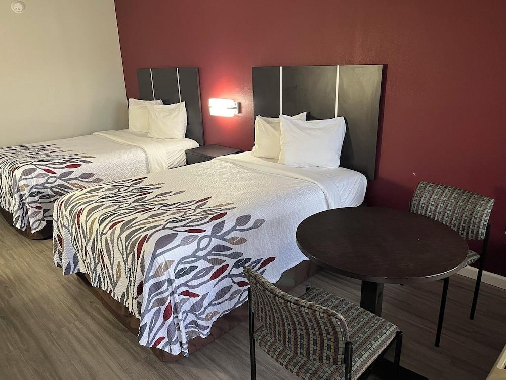 Red Roof Inn Rockingham photo 16