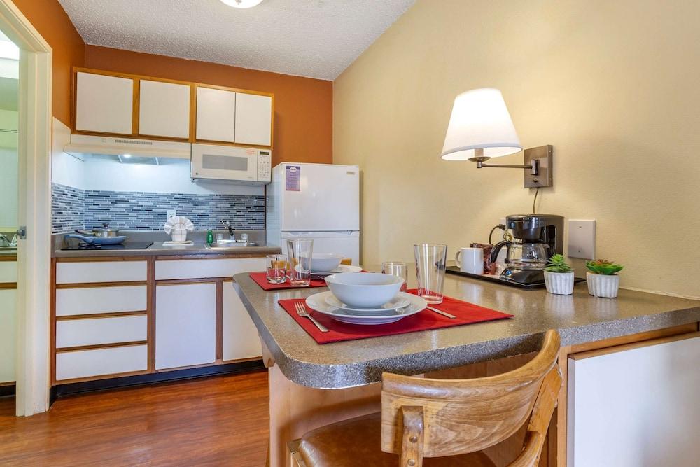 Suburban Studios Albuquerque Uptown photo 15