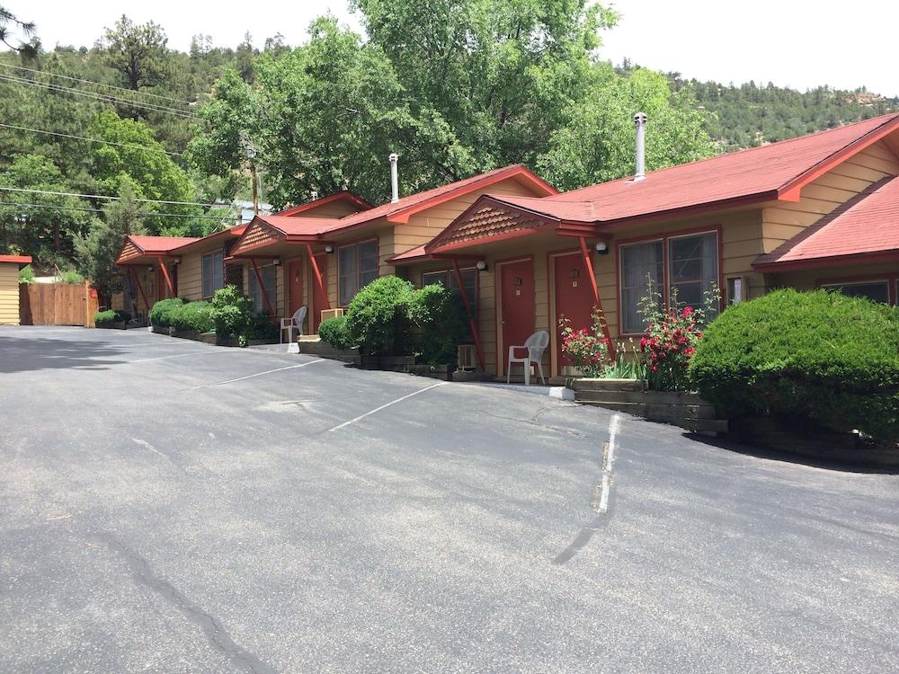 Caboose Motel photo 1
