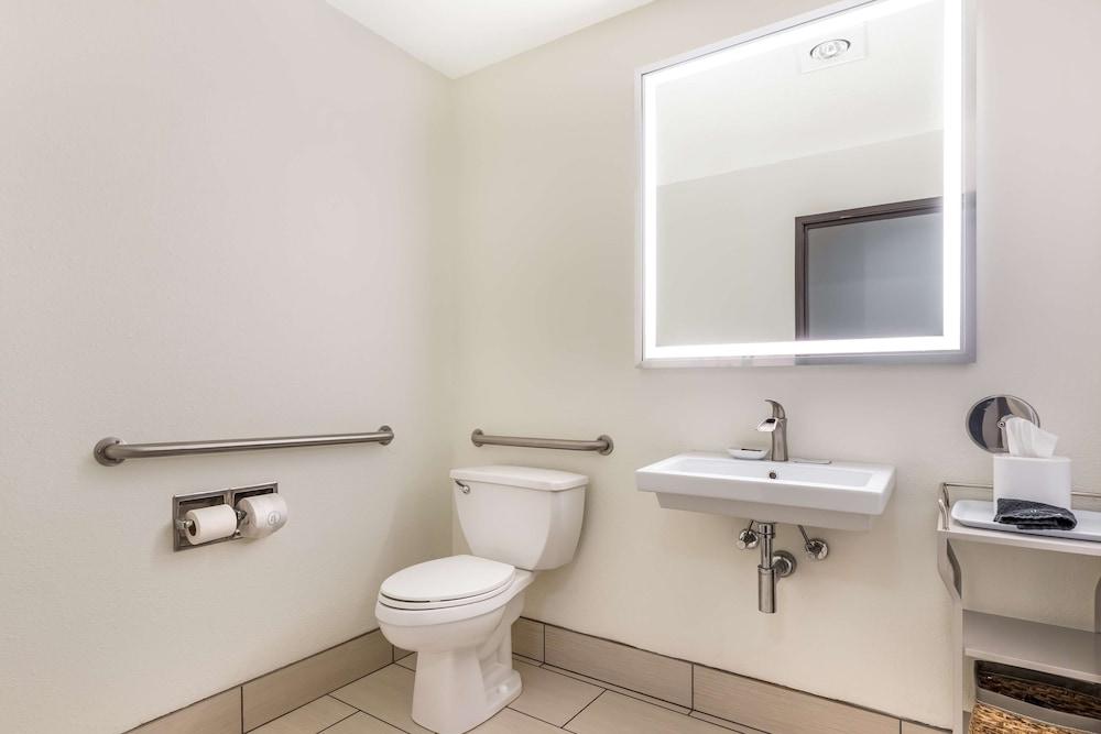 Best Western Plus University Park Inn & Suites photo 91