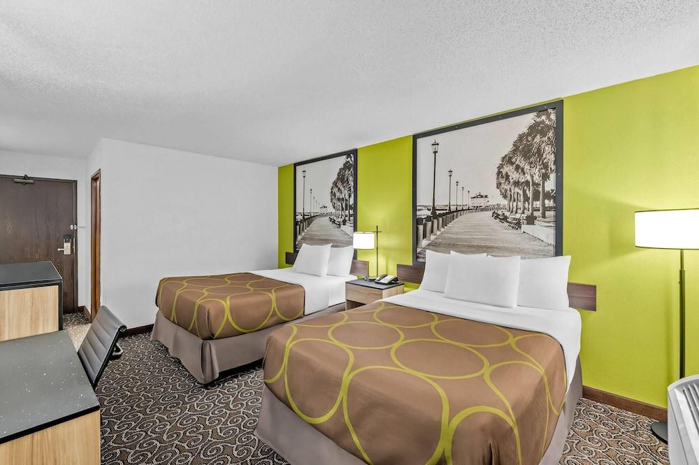 Super 8 by Wyndham Franklin photo 16