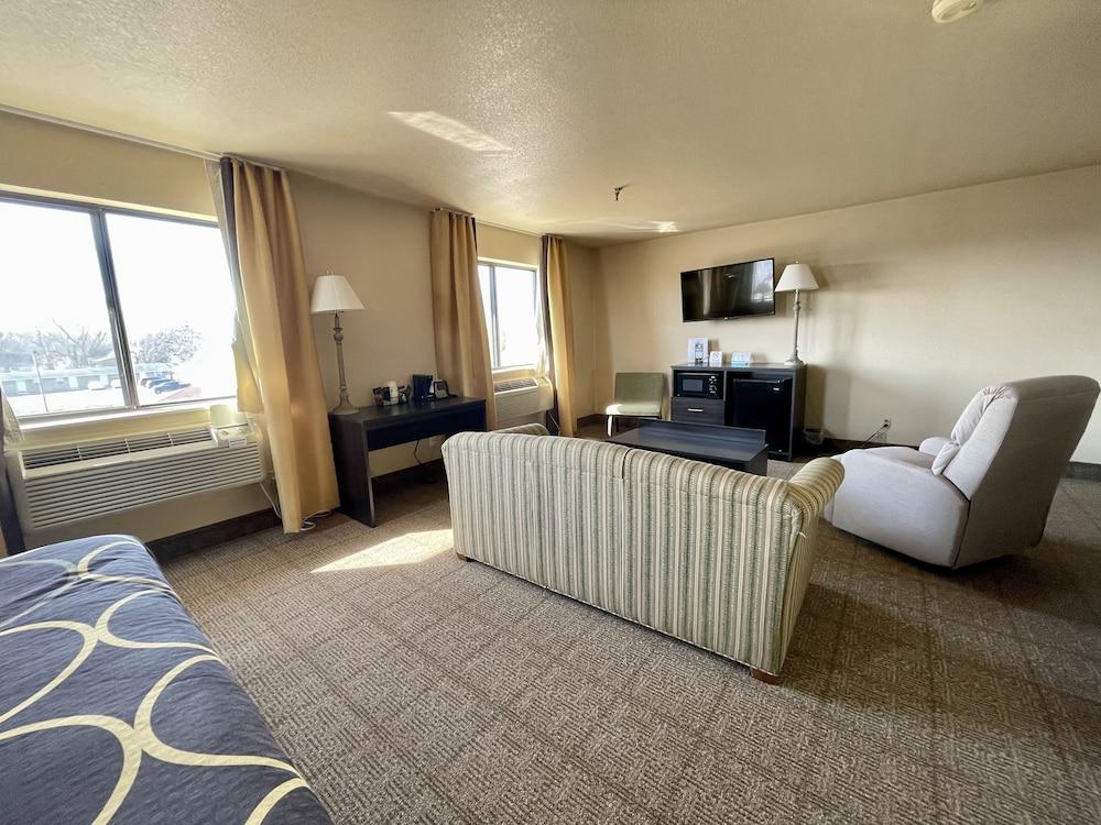 Super 8 by Wyndham Macon photo 11