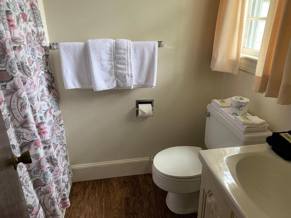 Holiday House Inn photo 46