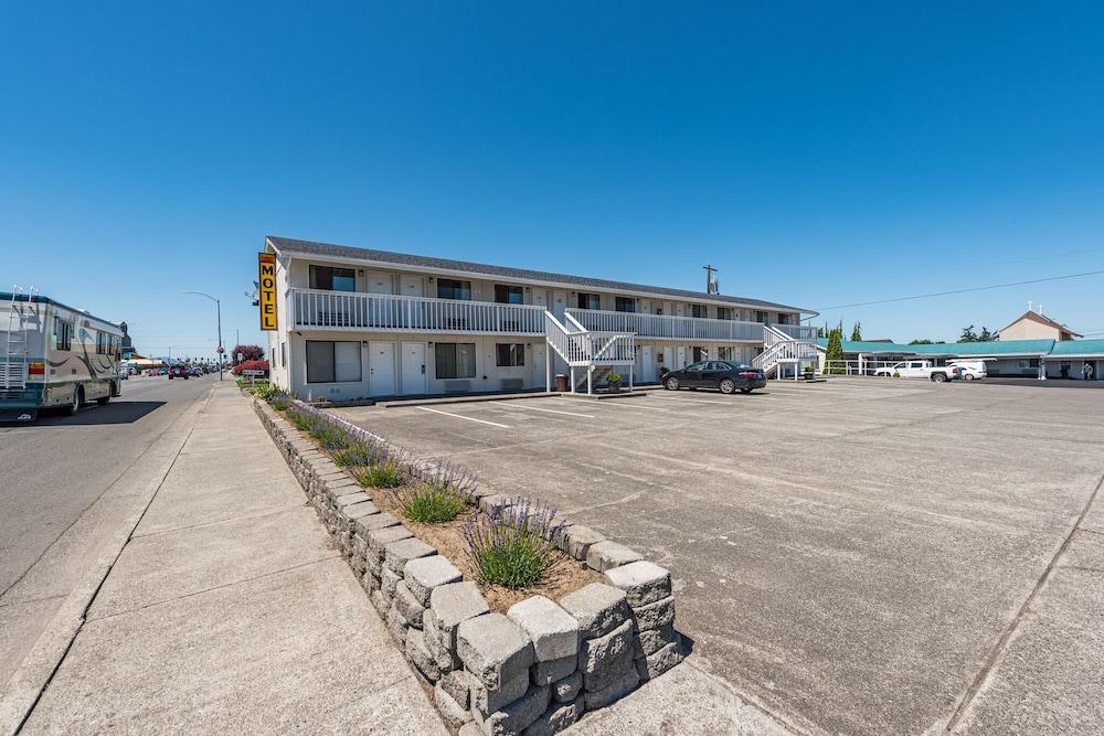Sundowner Motel photo 17