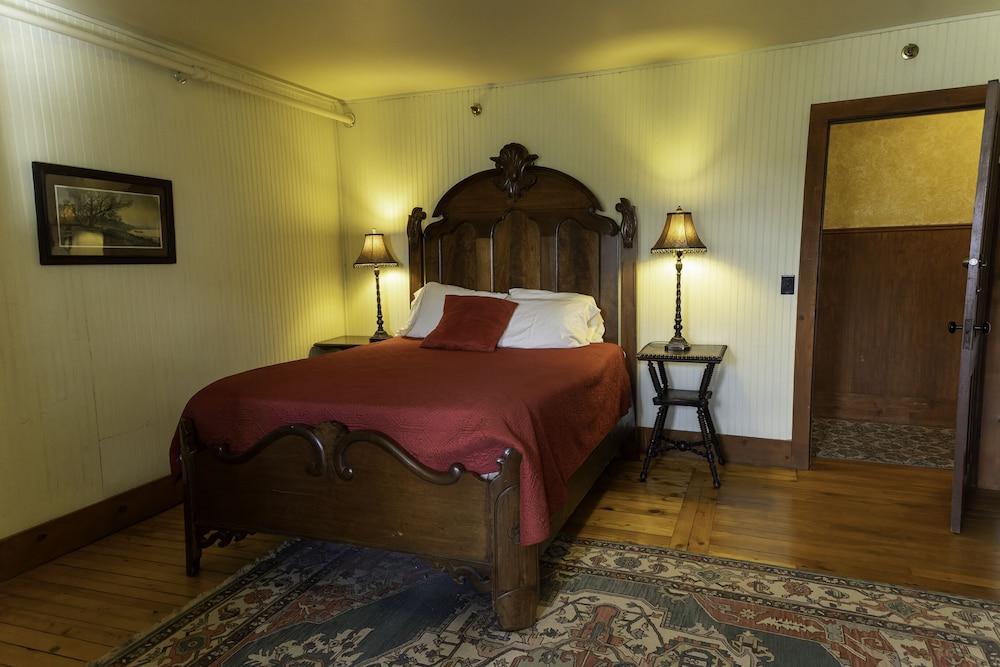 The Woods Inn photo 53