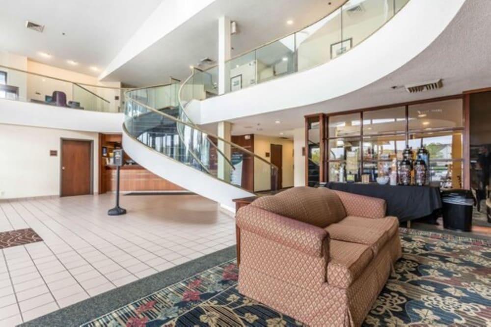 Comfort Inn Cleveland Airport photo 2