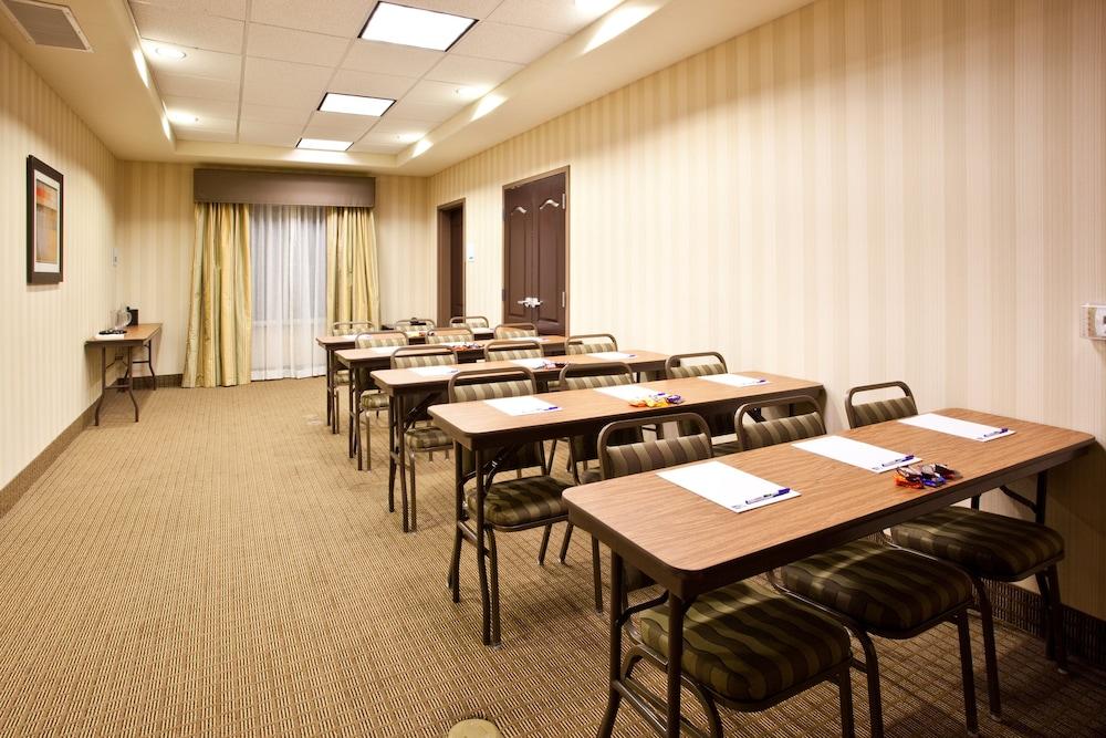Holiday Inn Express Hotel & Suites Fresno South by IHG photo 30