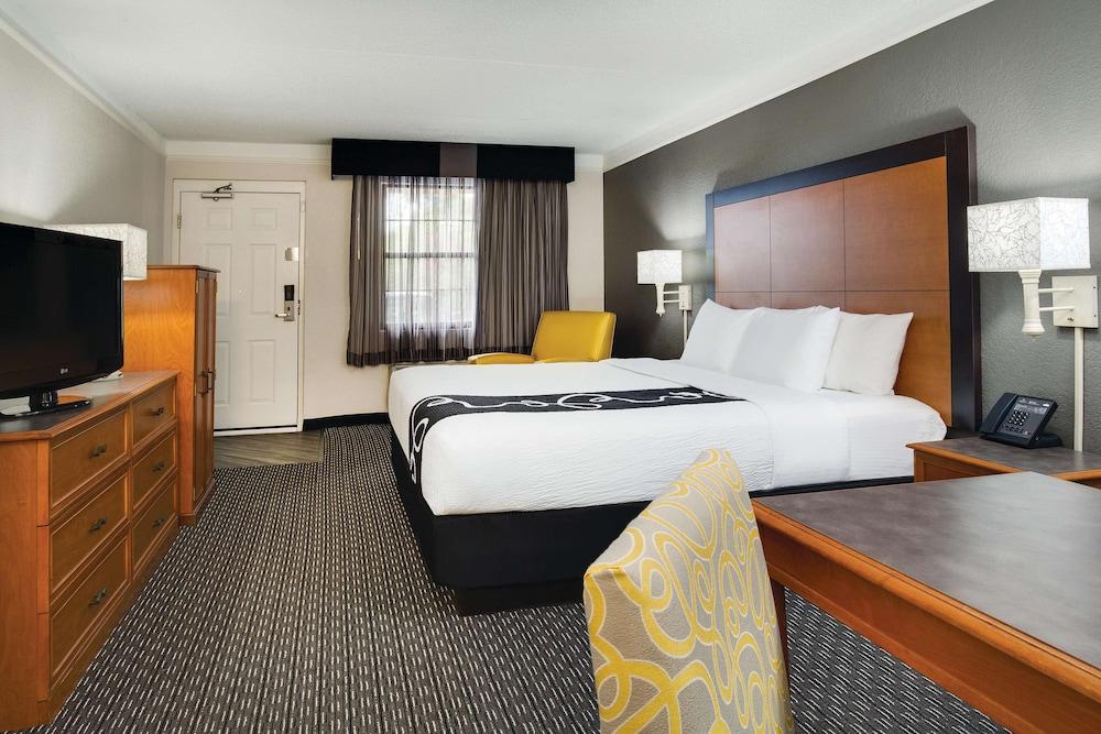 Days Inn by Wyndham Gainesville University I-75 photo 17