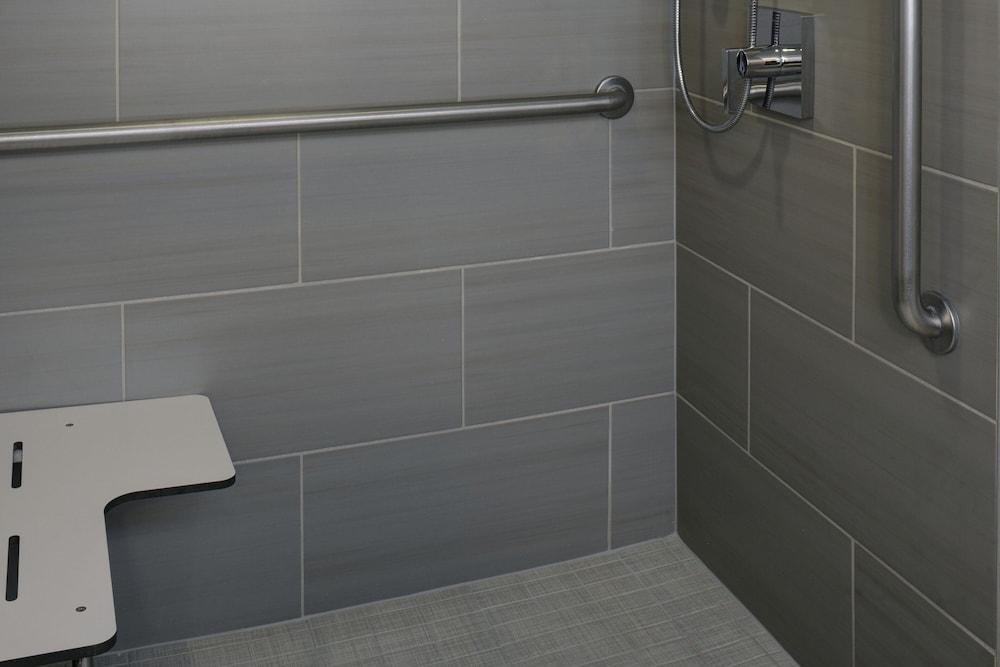 Marriott East Lansing at University Place photo 3