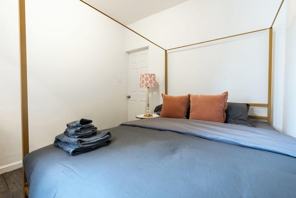 Elegant Harlem Suites photo 15